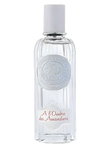 À L'Ombre des Amandiers by Jeanne en Provence